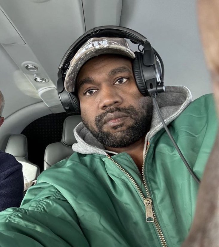 DondaTimes's tweet photo. Kanye just posted a conversation where a certain Harley tells him to cooperate or else he will send him back to a mental hospital and get medicated and stay in "zombieland" forever https://t.co/NdF0mmjfft