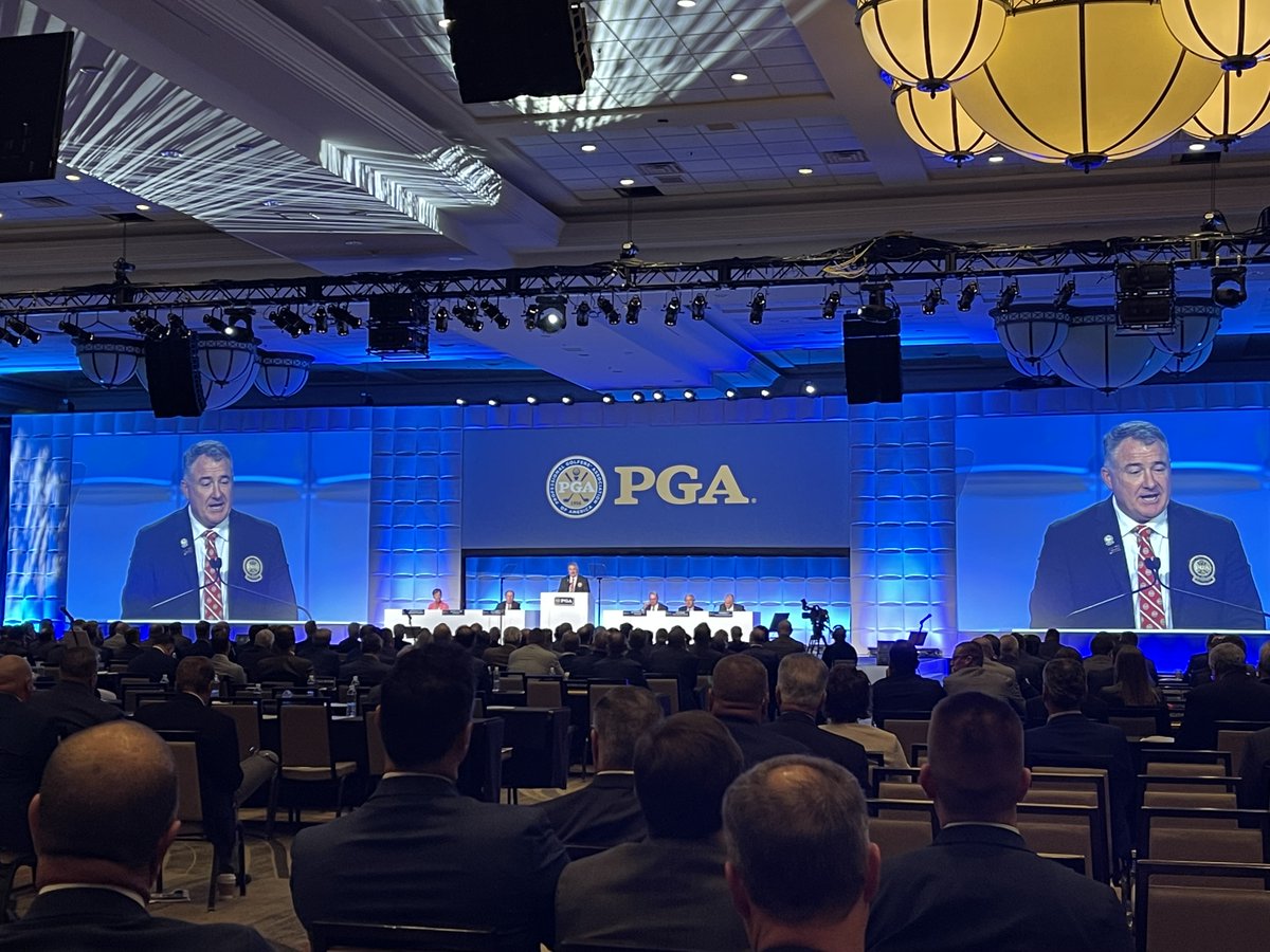 MalaskaGolf's tweet photo. I'm getting to spend the day at the 106th PGA National Meeting here in Phoenix Arizona, where I got to catch up with Suzy Whaley (outgoing President of the PGA of America.) #suzywhaley #pga #national #pgaofamerica #worldofgolf #malaskagolf #azgolf #phoenix https://t.co/aHZQ5J4xpZ