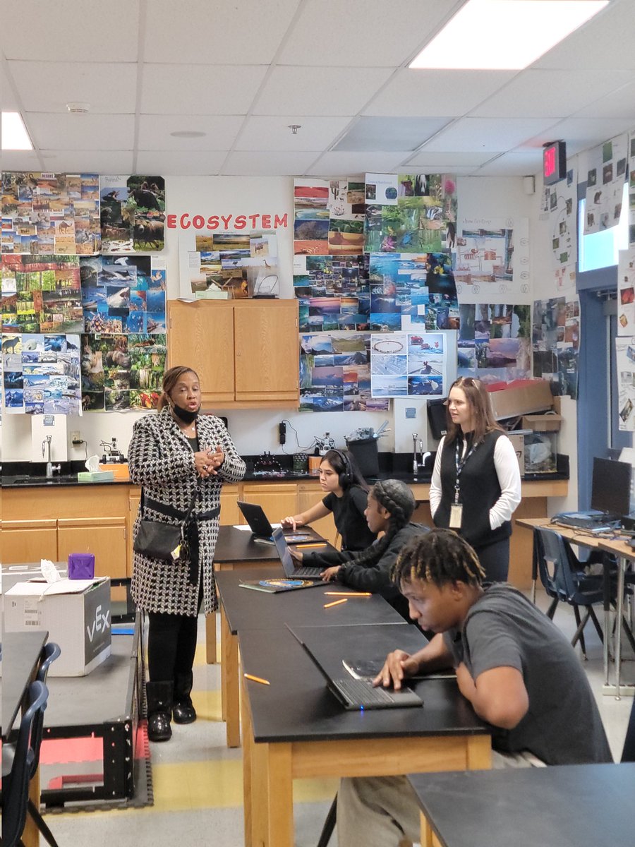 KasinaBoone's tweet photo. Huge shout-out to CCSD Trustee Williams! Our students and staff appreciate you taking time out to visit Peterson Academic Center, "Home of the Explorers".
“Where We Explore the Possibilities of Your Greatness Everyday." https://t.co/Amw2fmnZBh