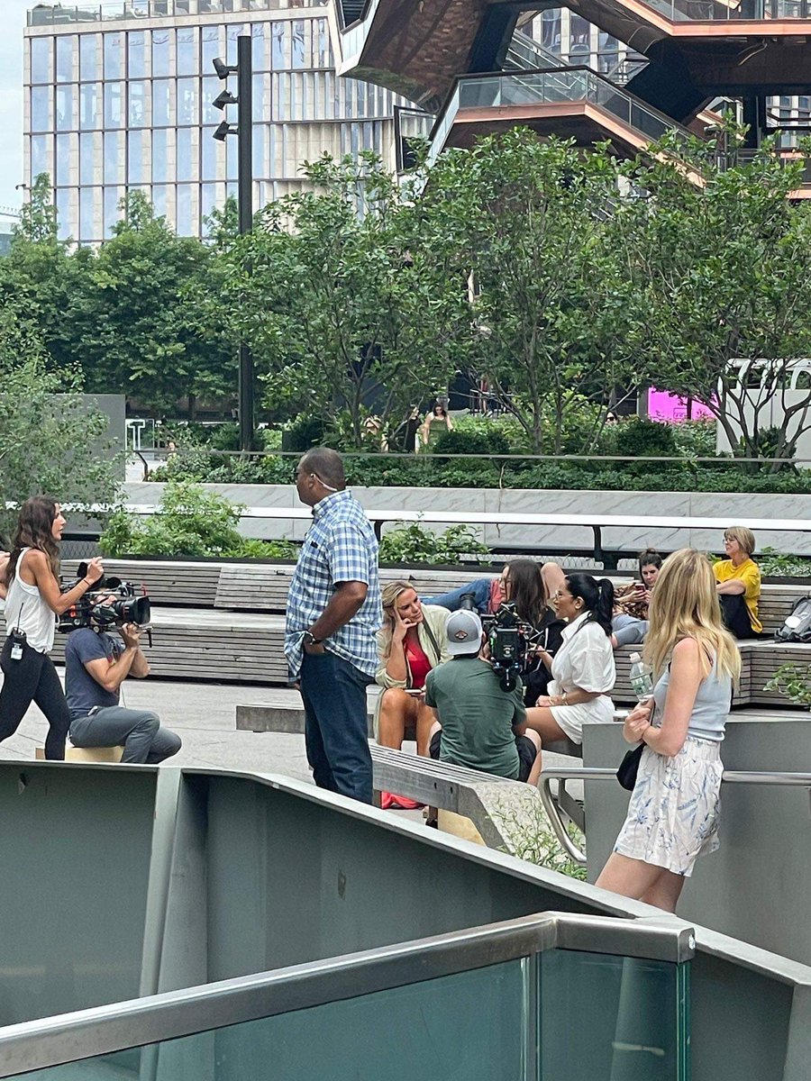 TheKeenanOne's tweet photo. I’m about to start watching #RHOSLC just to prepare myself for being in the background of this scene on the High Line #NYC https://t.co/7vtWQxDv7V