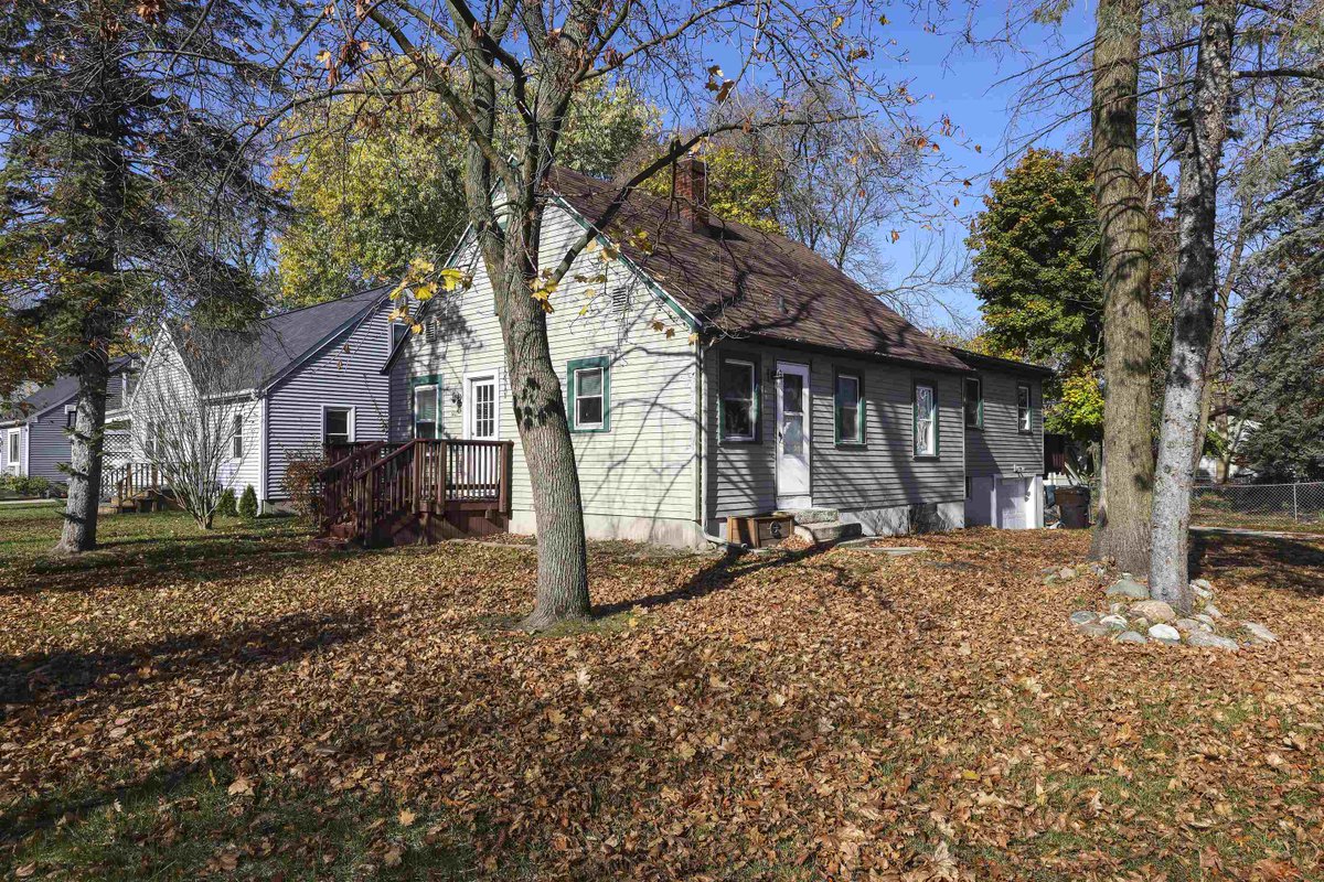 CBProfessionals's tweet photo. See a virtual tour of one of our newest #listings 1617 Ohio #Midland #MI  https://t.co/3ifEY1Jbgo https://t.co/V1KQBPieuB