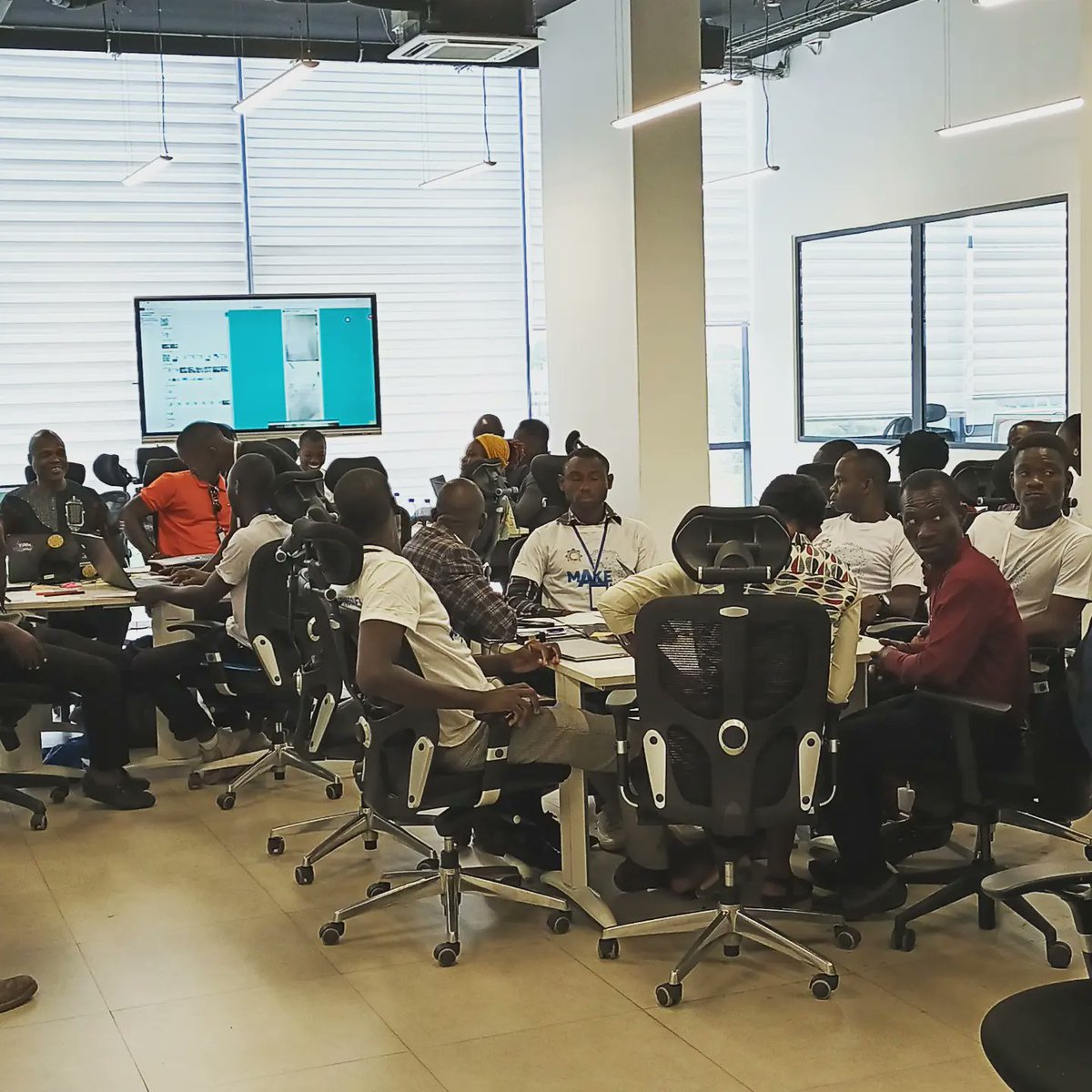 mcdsavoirs's tweet photo. #Re_FFAO #Festival Jour2. Tout est possible à l'atelier avec les enseignants. De l'idéation, ils sont au stade des prototypages avant la modélisation 3D au 4e #MakeAfrica
à @CI_OrangeFab . Des surprises en vue. @ClasseDehors
@Fab_Peda #CCitoyennes #PPH @OngJADE_ @geogeo_kouame https://t.co/Z8KixVVf3H