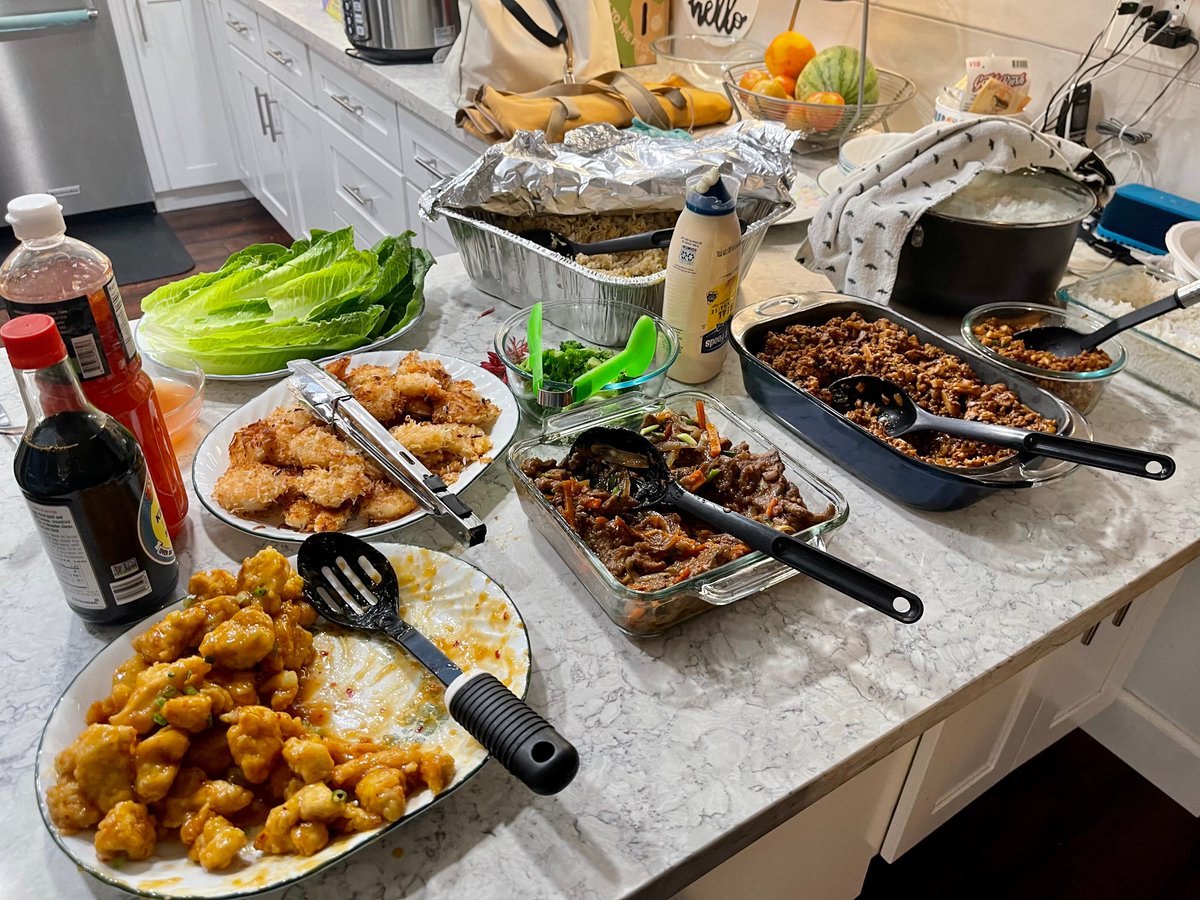 PaloAltoMacKid's tweet photo. What?! An affordable personal chef from 
@myfoodom to cook your family’s meals? Sign me up! 
Enjoy a personal chef cooking in your home &amp; save $30 with code MAC30.
 
#ad
https://t.co/MJeQuMB3Lv
 
#foodom #mackid #mackidpaloalto #privatechef #peninsulamoms #mealprepping #homecooks https://t.co/NPgXo7Nuuw
