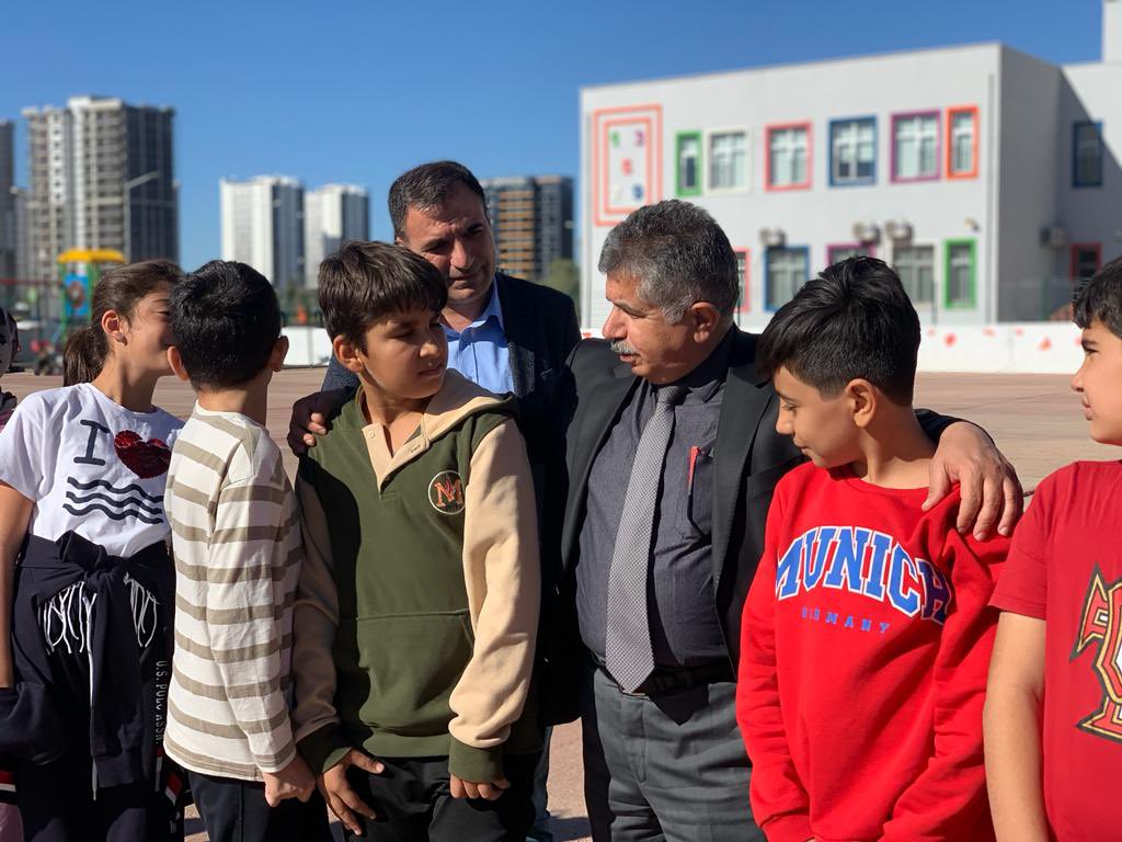 Okul öncesi öğrencilerimize yönelik ilçemiz bünyesinde kurulumu tamamlanan konteynırları yerinde inceleyerek teslim aldık. Öğrencilerimize erken yaşta eğitime başlamanın mutluluğuna yaşatan ve yaşatacak olan tüm paydaşlara teşekkür ederiz.<a href="/krmnarf/">Arif Karaman</a> <a href="/Murat4Kucukali/">Murat Küçükali</a> <a href="/ErdasFaruk/">Faruk ERDAŞ</a>