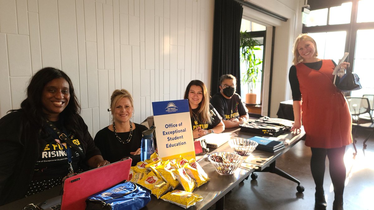 Had an opportunity to attend the DPSCD Mix &amp;Mingle event for 1st-3rd year teachers. Great time to connect with our teachers and provide ESE supports,  resources and swag!#DPSCD <a href="/Lnzoma/">LNzoma</a> <a href="/RamirezESELead/">Angelica Ramirez</a>