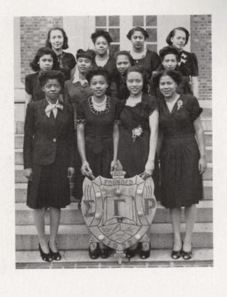 SGRho's tweet photo. Vintage photos of our Sorors to kick off the first #ThrowbackThursday In November. 

Effortless Sigma slay even back in the day 💛💙

#SigmaGammaRho #SGRho100 #SGRhoCentennial https://t.co/WG9AcynGLb