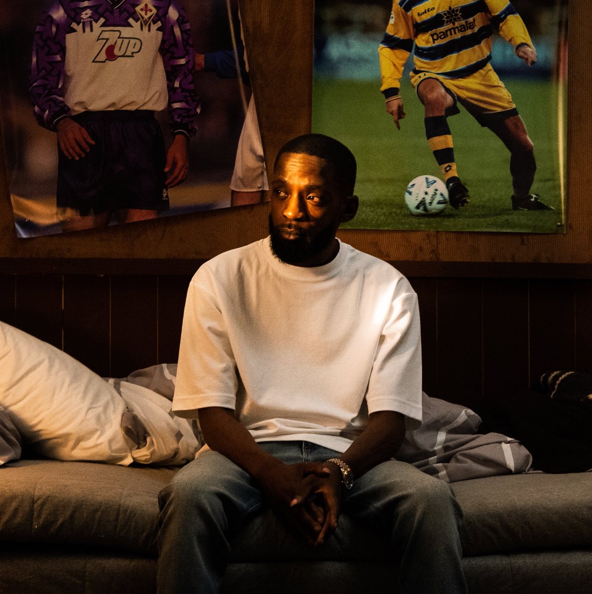 🚨SURPRISE !!

DA UZI vient de sortir la réédition de son projet « Le chemin des braves »

▫️9 titres inédits