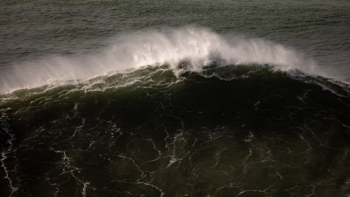WellCamUnlimit1's tweet photo. ‼️
The biggest
The giant
The powerful and unique waves 🌊 of #Nazaré in #Portugal 🇵🇹 are back! The big wave season has started and I’m ready to take you there! 🙌🏼
📷 Luis M D Rodrigues
#bigwaves #surf #biggestwaves #nature #photograghy #tourism #tour #localguide https://t.co/Qsqp5dnxNb