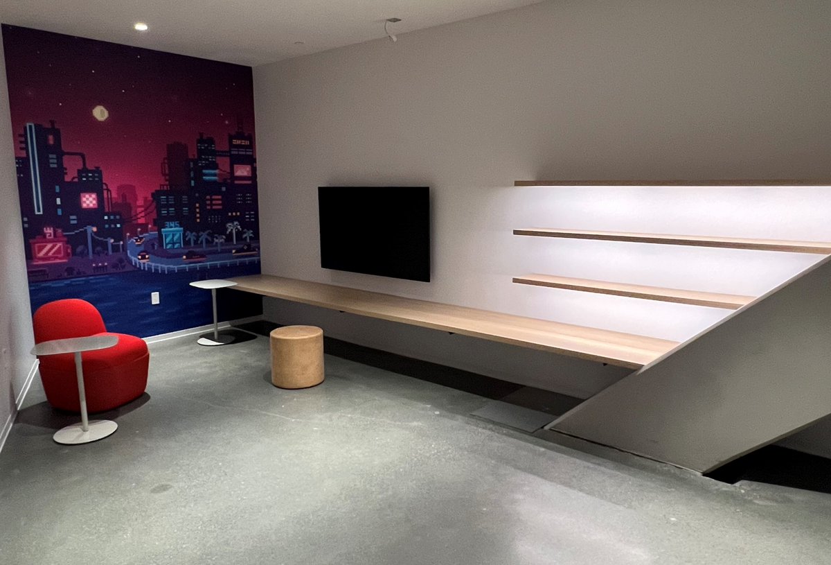missionbellinc's tweet image. Appreciating the design innovation to make a small, dark corner of this corporate office brighten up with the mural and shelf lighting, for a fun and functional result.

#architecturalmillwork #funandfunctional #buildingbetterbusinesses