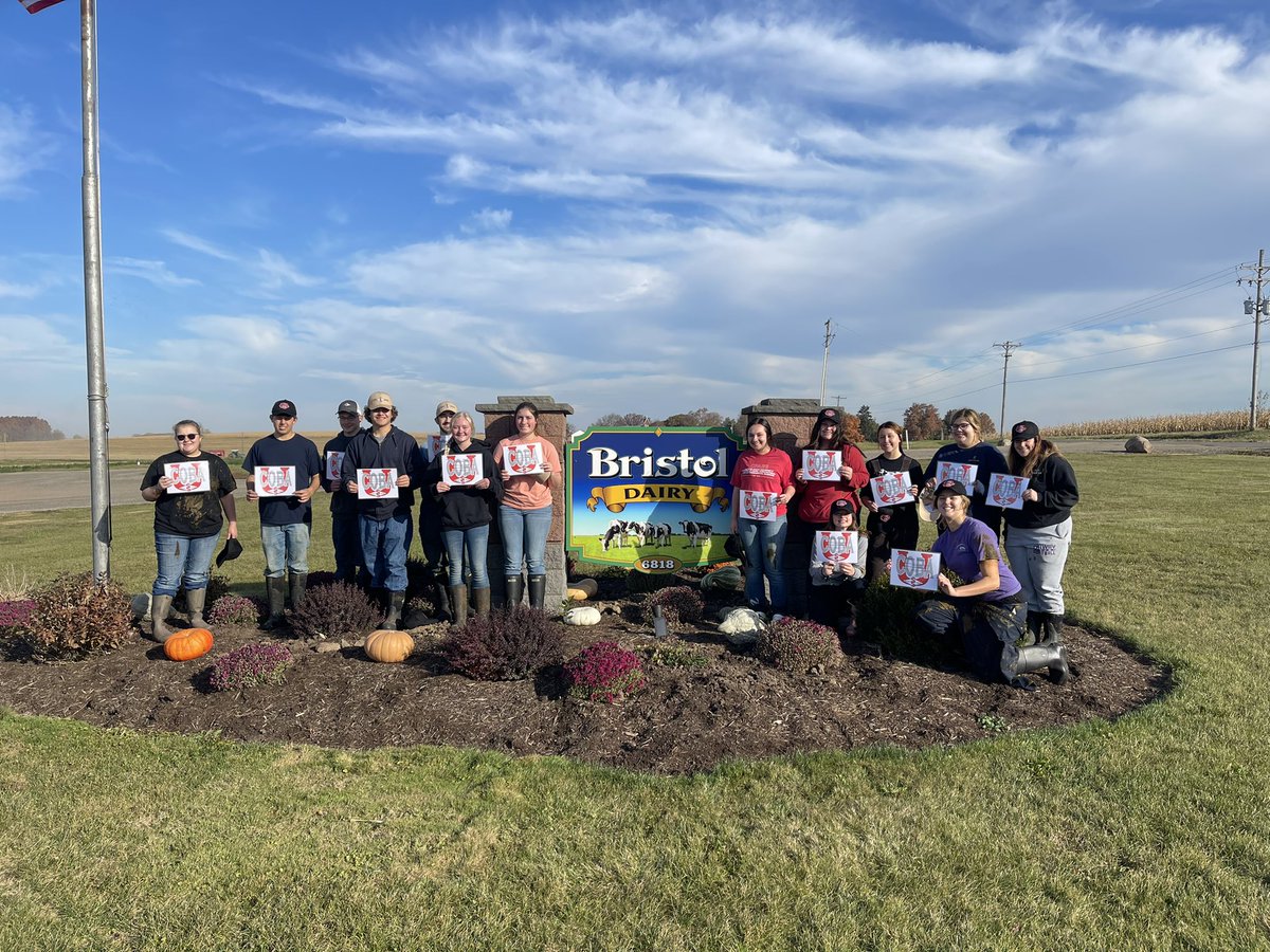AtiDairy's tweet photo. Another successful @osuati AI school in the books!  Big thanks to COBA @SelectSiresInc and Bristol Dairy for teaching and hosting. #OhioState https://t.co/hxqMS78PTU