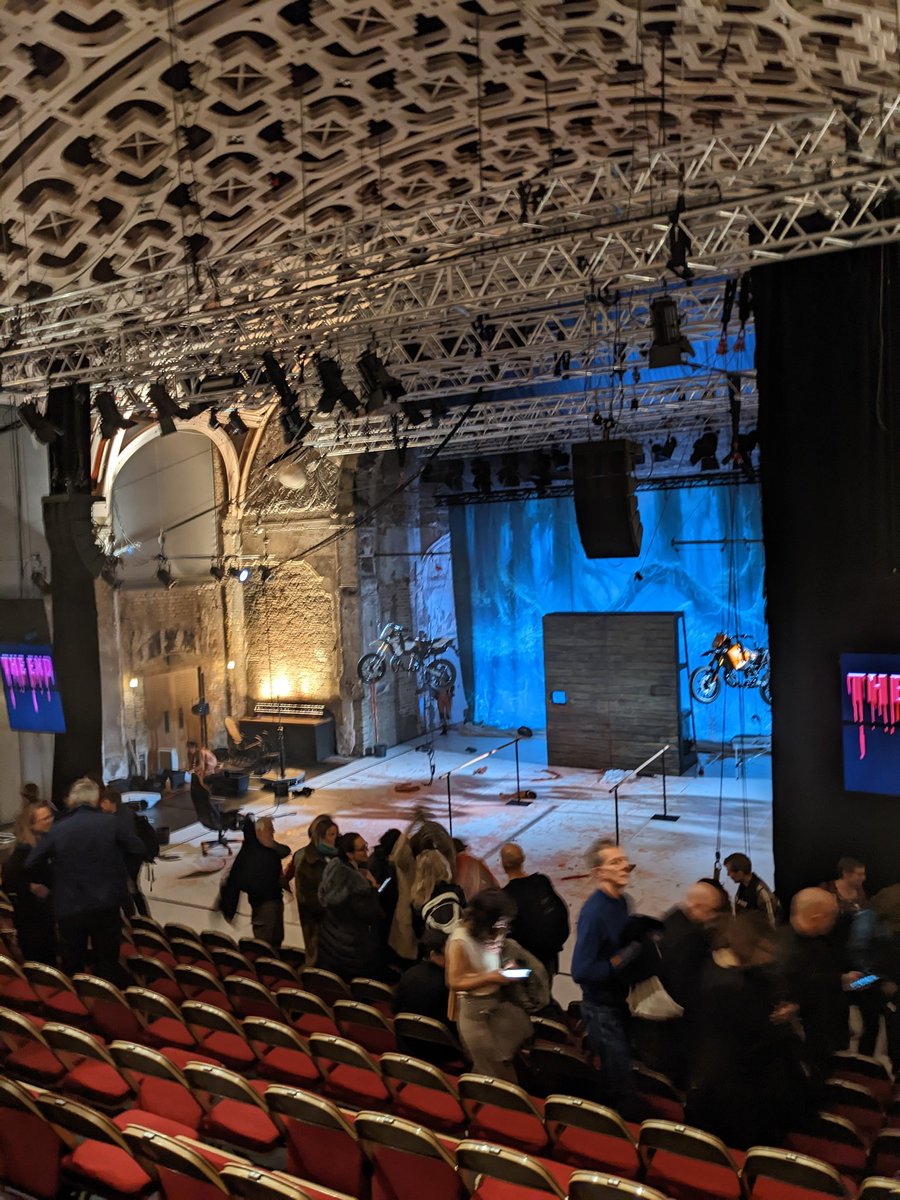 Just saw Tanz by Florentina Holzinger <a href="/battersea_arts/">BatterseaArtsCentre</a> &amp; have no words just feels at this point ✨✨✨

Thanks <a href="/ZoeWells_/">Zoë Wells</a> for being excellent company &amp; telling me when it was safe to look again after the more intense moments 😂

Wild, vivid, fierce, beautiful work. Buzzing!🔥🔥🔥