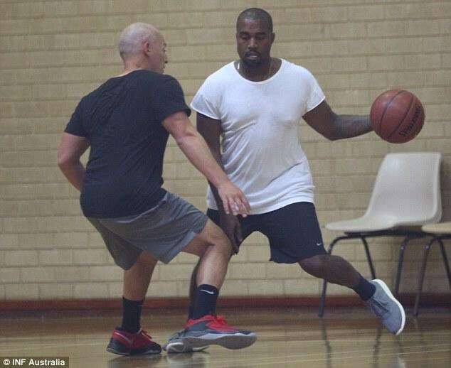 zakfromsix's tweet photo. Naw why did I google Harley Pasternak and it was just Kanye breaking his ankles? https://t.co/4mcKYJCVz7