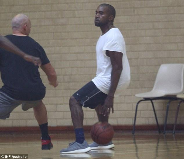 zakfromsix's tweet photo. Naw why did I google Harley Pasternak and it was just Kanye breaking his ankles? https://t.co/4mcKYJCVz7