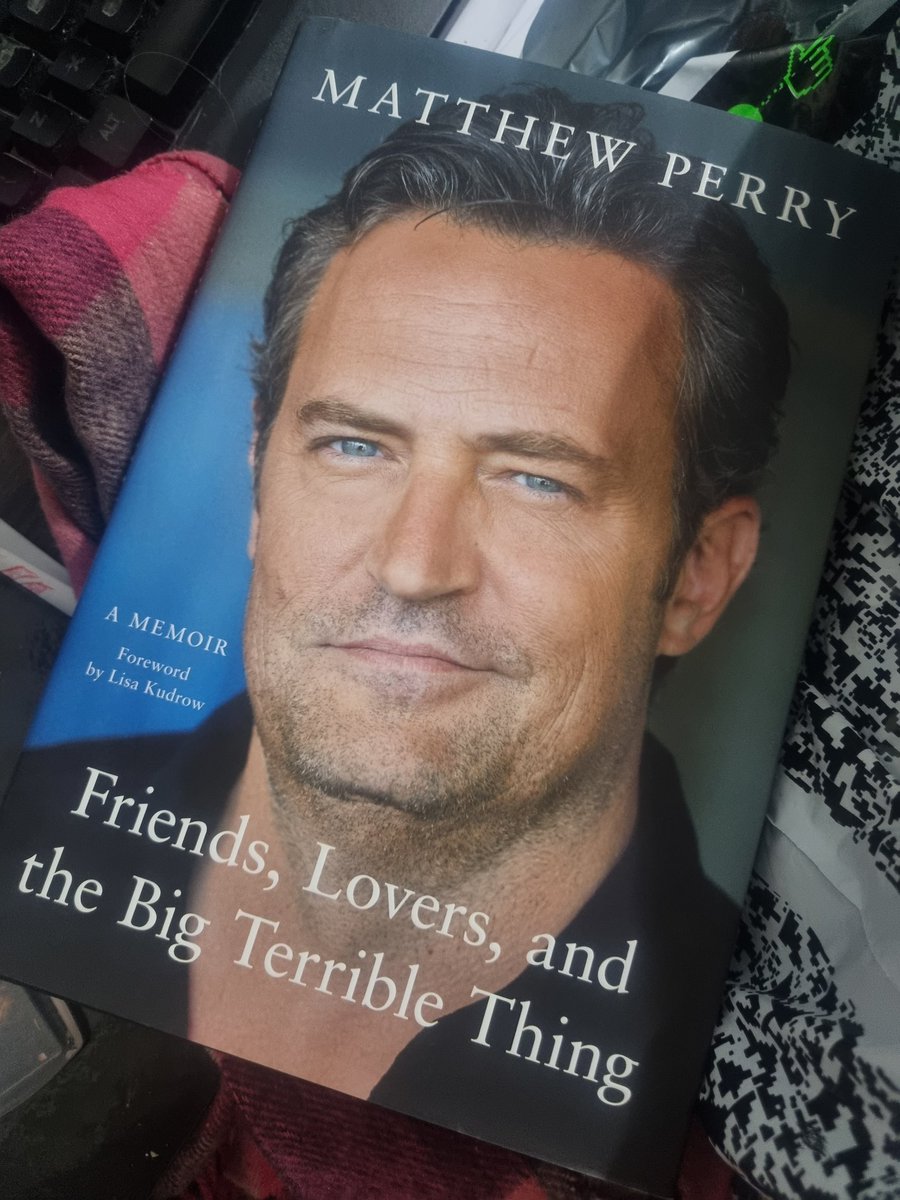 JustJade_Kelly's tweet photo. Enjoying this @MatthewPerry love the honesty and laughter. Thank you 😊  #matthewperry #book #friendsloversandthebigterriblething 
#realtalk https://t.co/vxcniY8oOR