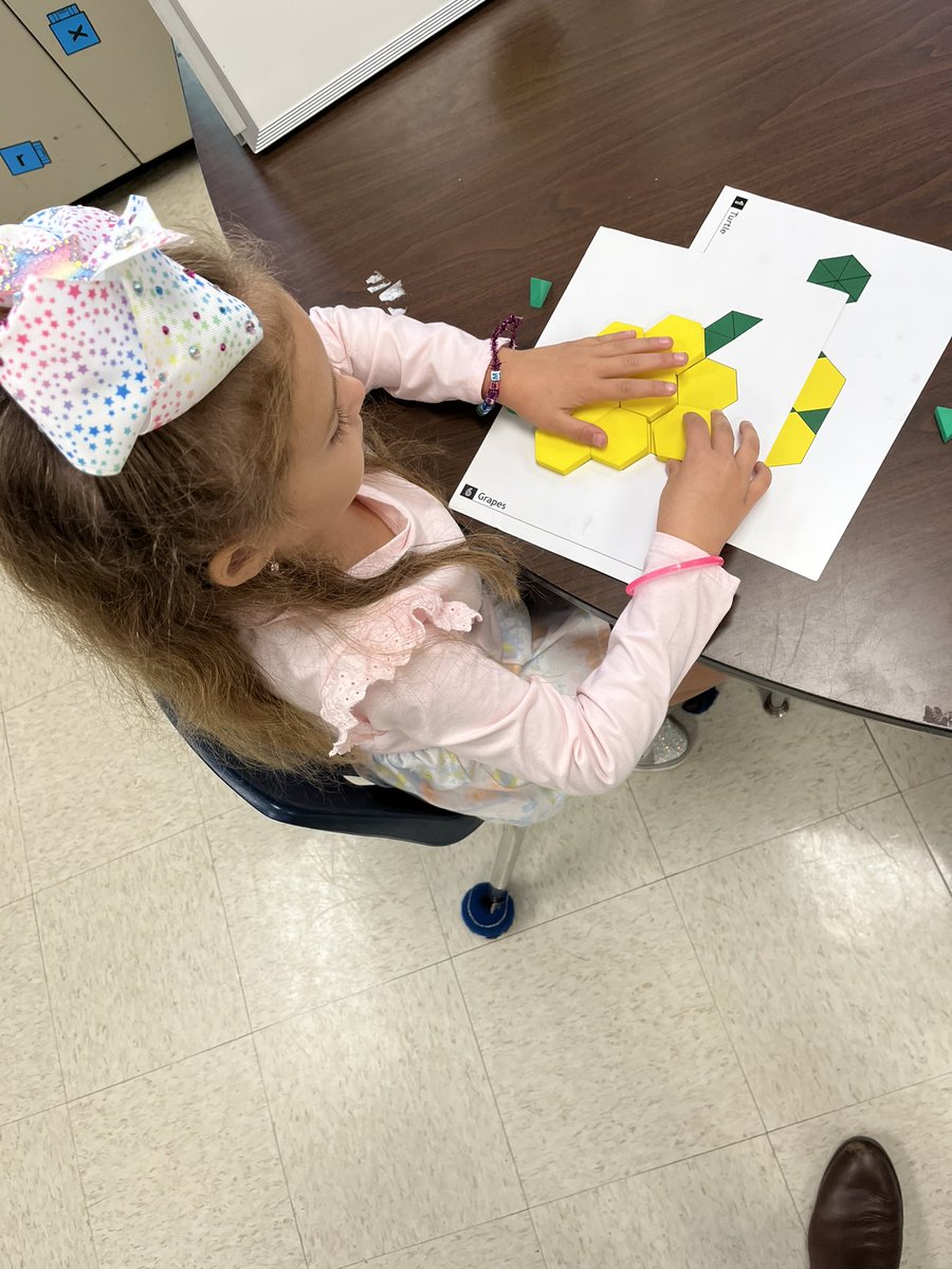 Hubbard_School's tweet image. Future engineers in @MissPandise w/ Ss engaged in the study of geometry and with the incredible math talk happening! Math classrooms should not be silent!  They should be abuzz with talk, wonder, curiosity and meaning making! #TeachingforUnderstanding