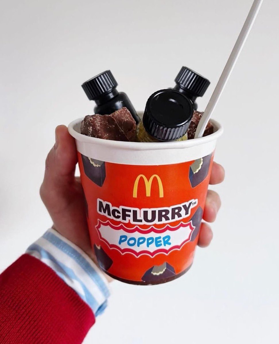 regulovalentin's tweet image. “Cariño estás bien? No has tocado tu McPopper”