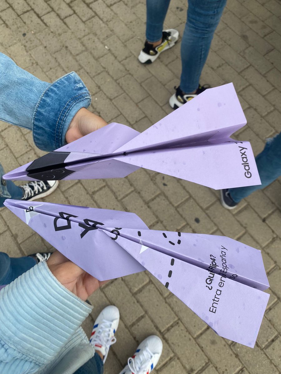 RT POR FA 
lo había subido mal y ya que los avioncitos no me llevan a seúl al menos que me consigan un móvil
<a href="/SamsungEspana/">Samsung España</a> #DestinoSeul #GalaxyZFlip4