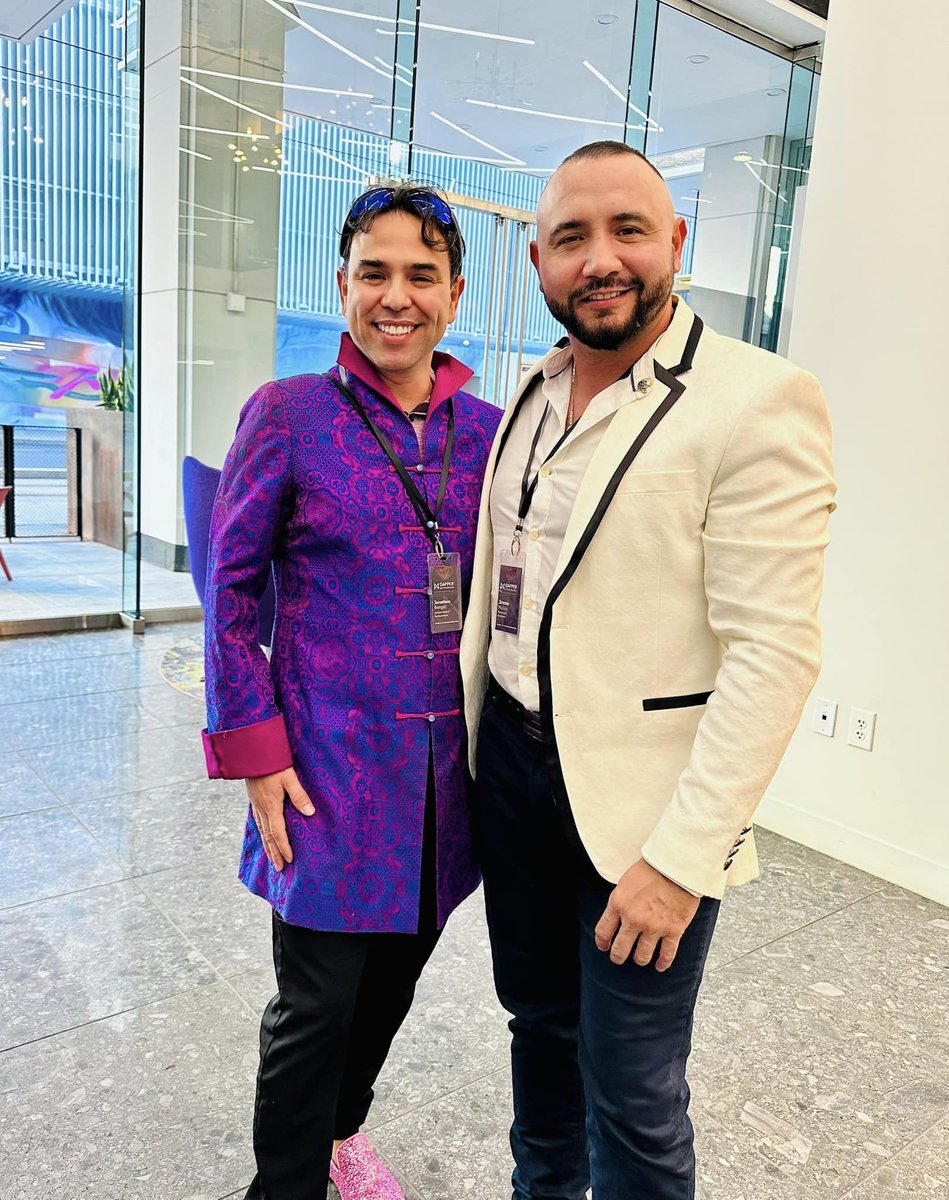 PhxICON's tweet image. Good times &amp;amp; #dappervibes at last week’s #Oktoberfest Netmixer hosted by Think Dapper in #phx repping @passportmx 

#dapperstyle #phoenix #downtownphx #beer #oktoberfest