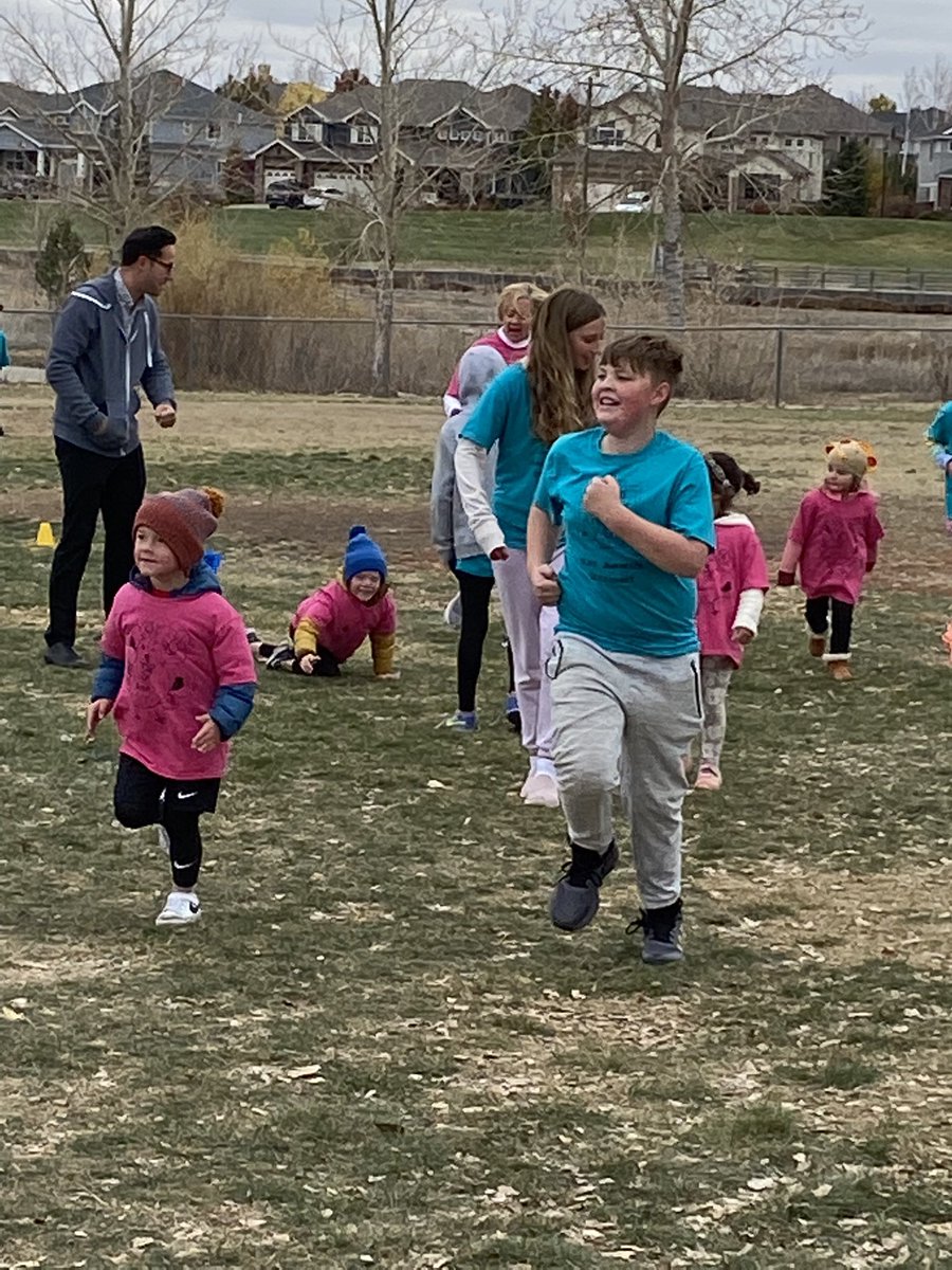 BMES_PRIN's tweet photo. Our community is the absolute best!!  Thank you to our staff, families, and unbelievable students for braving the elements and making today such a success. The Turkey Trot is an important fundraiser for our school, but it is much more than that. Thank you all for making it great! https://t.co/Uvqx9mZwPD