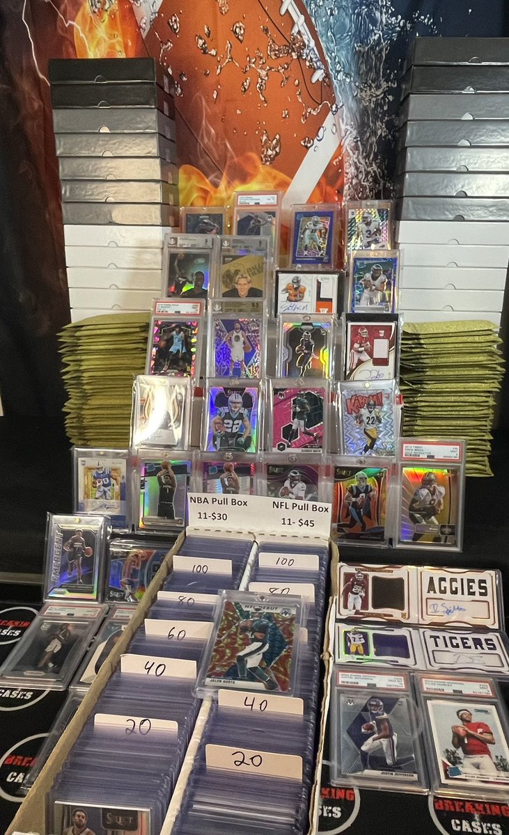 BreakingCases's tweet image. Live streaming on WhatNot slingin Singles, Mystery Bags, and emptying the pullbox! Let’s Goooo Boyz!