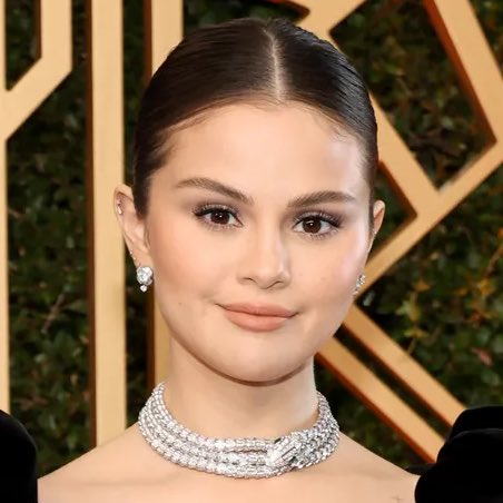 SGchartupdate's tweet photo. “This girl’s not a pop star; she’s almost like Princess Diana”
— Alek Keshishian on Selena https://t.co/qI9XdBOYe5