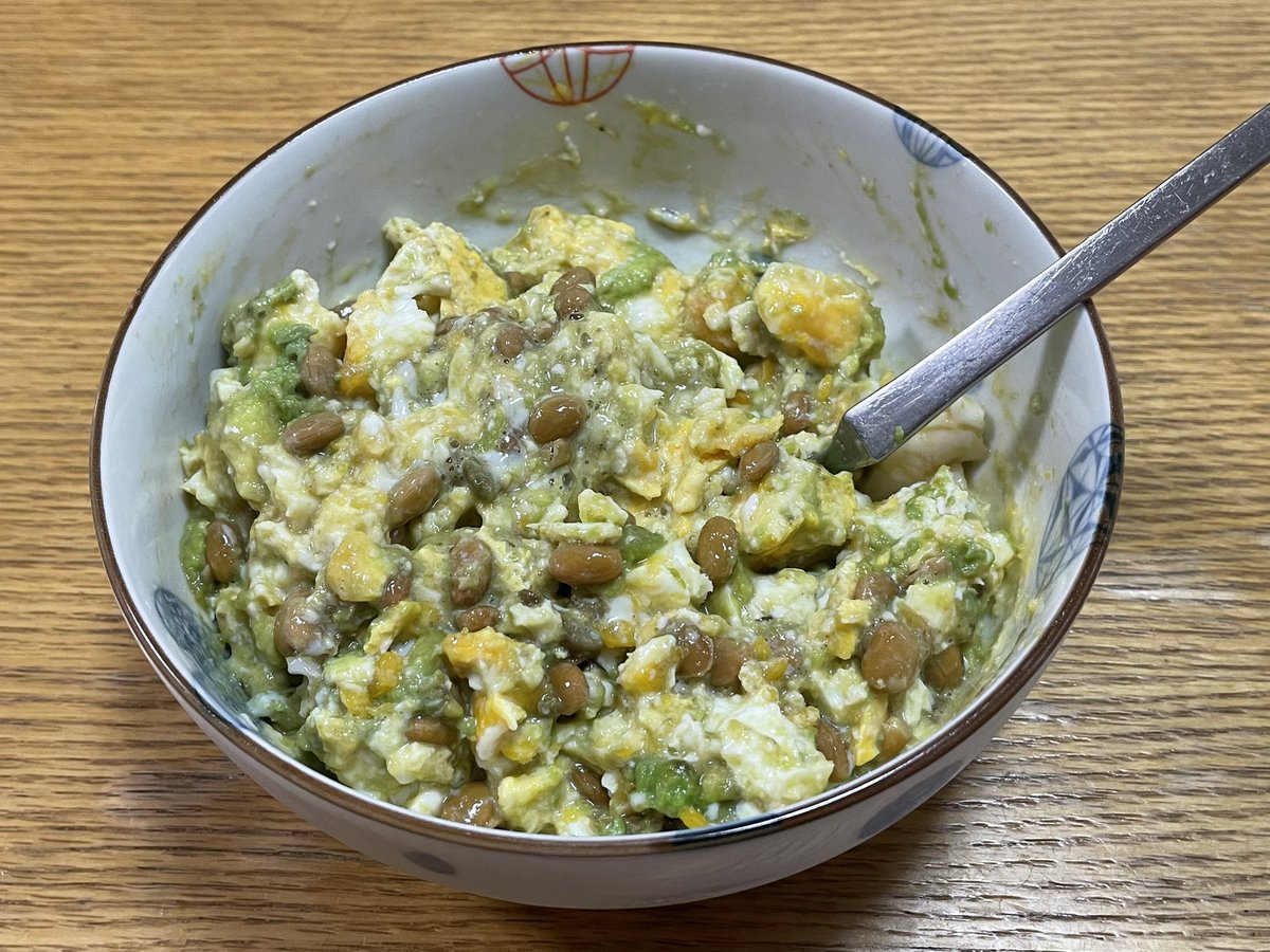 satoshinakayama's tweet photo. 映えない朝飯もあと数日…。
#ケトジェニックダイエット
#ketogenicdiet
#卵
#egg
#アボカド
#avocado
#納豆
#fermentedsoybeans
#オートミールに戻しても映えないのは同じ https://t.co/KLa7ClMZit