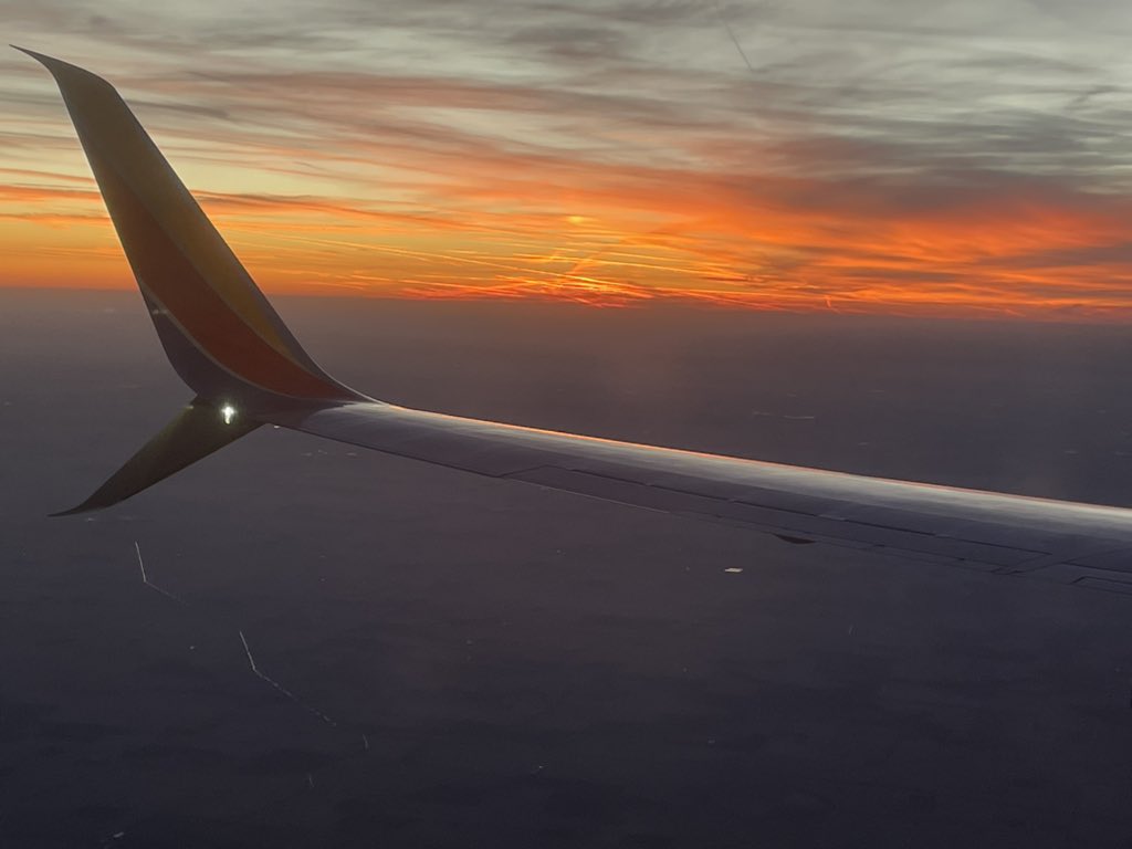 cakers95's tweet photo. A @SouthwestAir sunset this evening.
Headed to @200x85 @CCMHockey invite hockey tournament 🥅🏒in Chicago, representing  @NYHLTeams U16AA Flyers https://t.co/TyxlS6QnHe