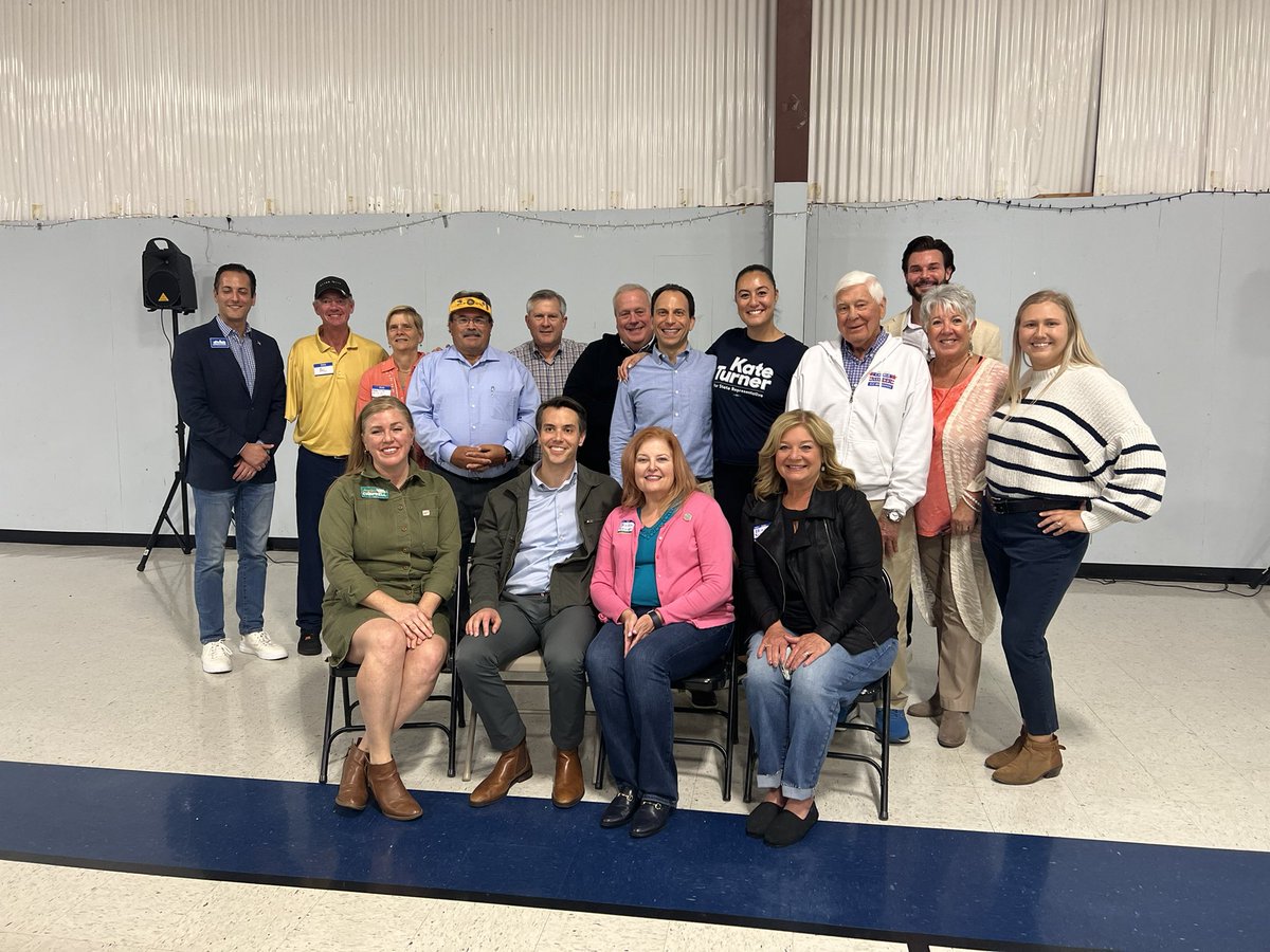 LouisvilleMayor's tweet photo. Best of luck to all of these wonderful candidates and elected officials on Tuesday! #VoteBlueIn2022 @grossberg4ky @KYAlGentry @RepDonohue @LouKyCourtClerk @kate4kentucky @DavidYatesKY37 @RachelRoarx @chappellfor15 @MorganMcGarvey @RepJoniJenkins @CWHoltonStewart https://t.co/lFiIKYjW3h