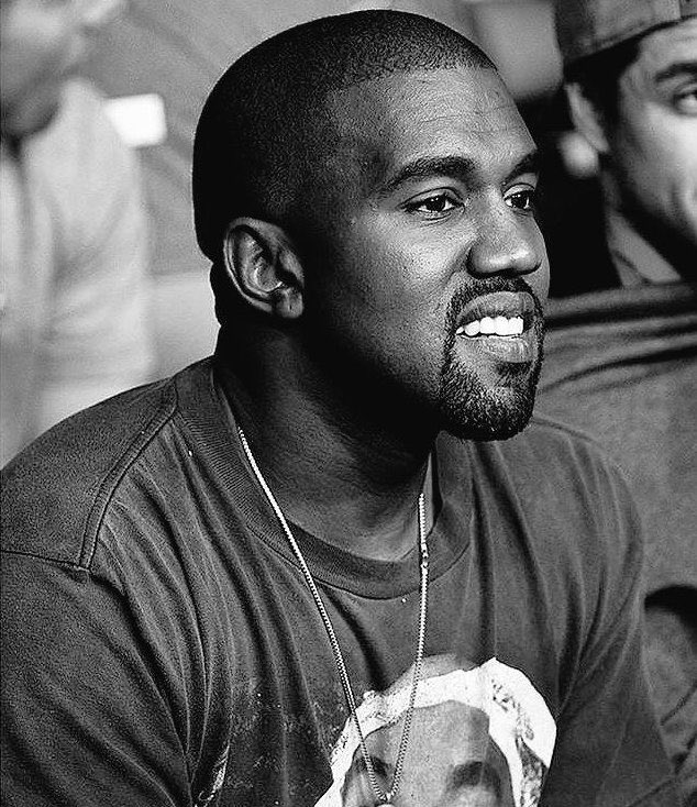tracklist's tweet photo. Kanye West afirmou que está em um “jejum verbal” e não irá falar 30 dias. https://t.co/dscWTkl4w2