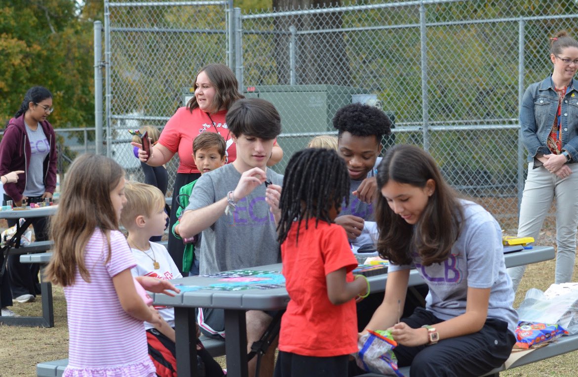 EHSCharityBall's tweet photo. We had an AMAZING time at Hunter Elementary yesterday doing impactful service while having fun at Mini Charity Ball! Kids got to experience floor hockey, face painting, and even get their nails painted!

@HunterPrincipal 

#AliveWithPurpose #AllianceForAll #ExpandingAccess https://t.co/OSuDmR9chk