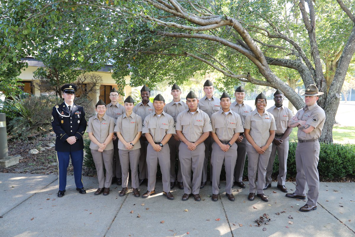 gulfcoastcobra's tweet photo. Congratulations to Class 22-56! Today they graduated 12W AIT and became the newest members of the #EngineerRegiment! Essayons! https://t.co/Eke5ppZb1P