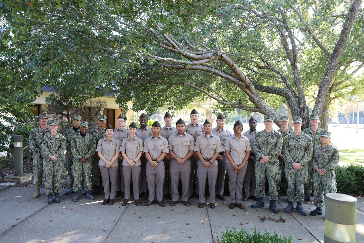 gulfcoastcobra's tweet photo. Congratulations to Class 22-56! Today they graduated 12W AIT and became the newest members of the #EngineerRegiment! Essayons! https://t.co/Eke5ppZb1P