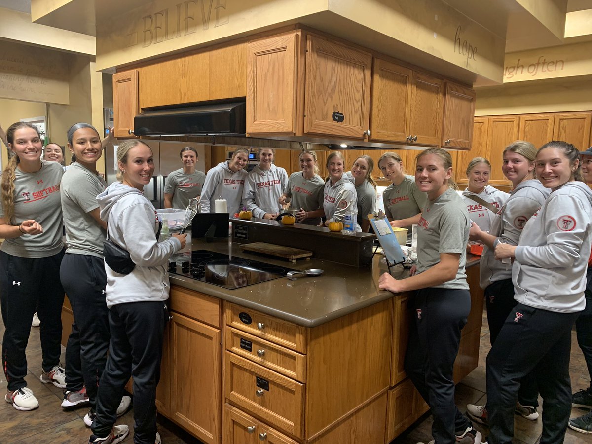 Coach_SniderSB's tweet photo. Baking some treats and making sure all our RM families stay safe! @RMHCsouthwest #WreckEm #lubbockcommunity https://t.co/aNzKPVG55Q