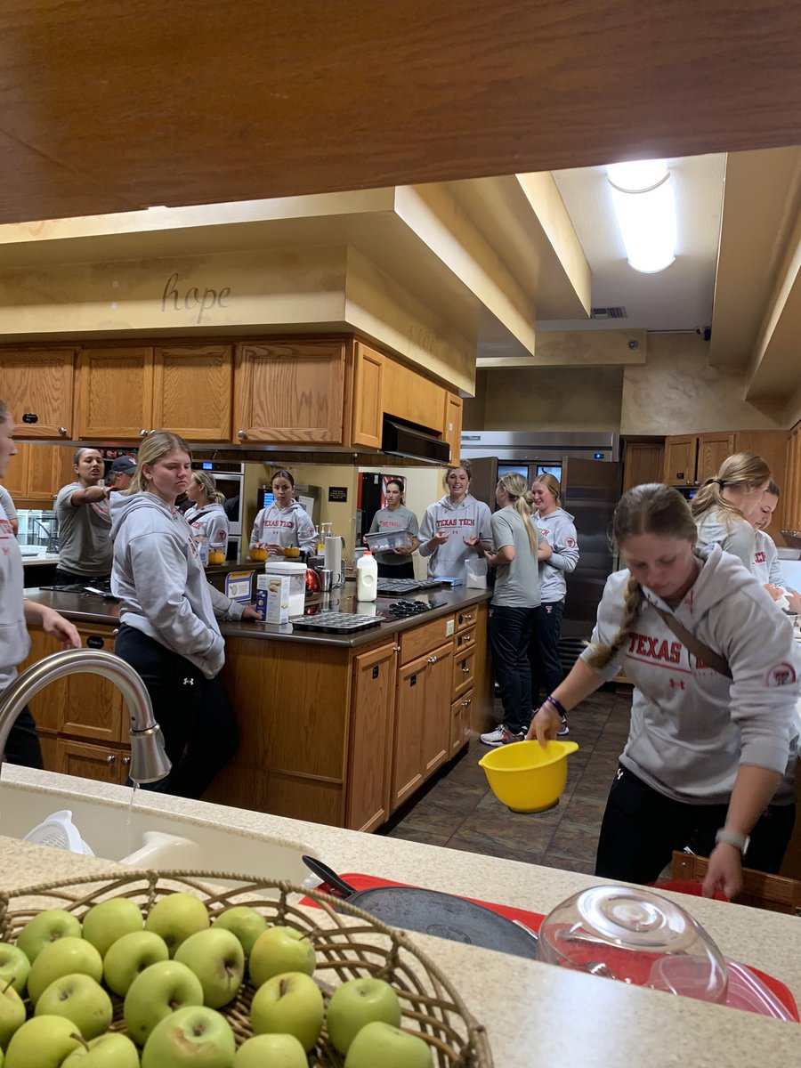 Coach_SniderSB's tweet photo. Baking some treats and making sure all our RM families stay safe! @RMHCsouthwest #WreckEm #lubbockcommunity https://t.co/aNzKPVG55Q