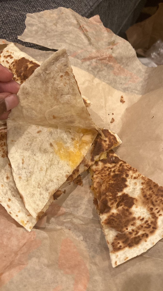 highthoughts337's tweet photo. @tacobell this is what I come home to… https://t.co/NZzmpGowsC