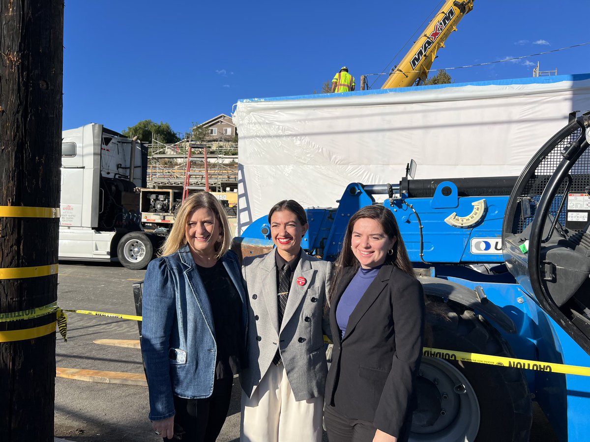 AsmPatODonnell's tweet photo. Good things are happening! This 89-unit supportive affordable housing development in San Pedro will open next summer. Abode Communities' Beacon Landing will house people w/ disabilities and is being constructed using pre-built modular units to lower costs! https://t.co/z4AVYVeL04 https://t.co/4hboA5od4g