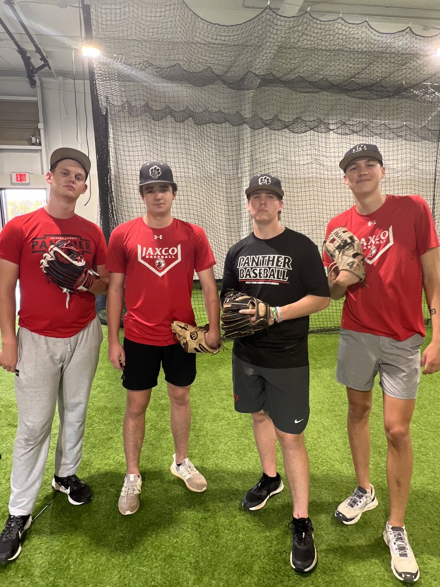 jaxcobaseball's tweet photo. This group doesn’t complain; they don’t make excuses! They don’t miss workouts; they don’t miss 4on1s! They show up and get after it! Most importantly, they push each other and LOVE each other! Another INCREDIBLE week for Panther Baseball! #FAMILY #ForTheBrotherhood 🐾⚾️ https://t.co/yiV9AlKZh2