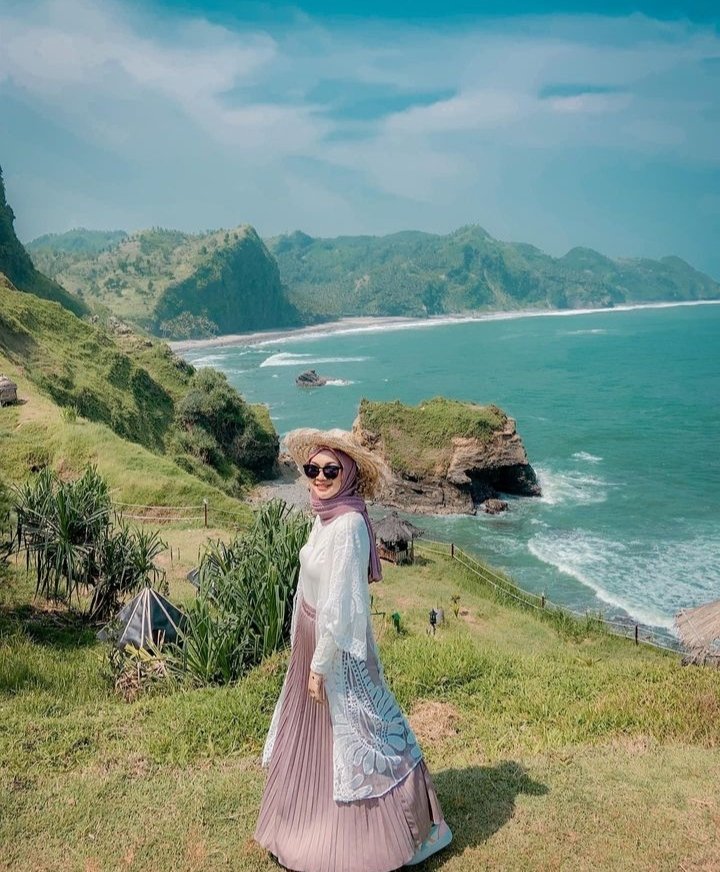 Bhening_'s tweet photo. Tak harus memiliki segalanya agar hidupmu bahagia
Cukup dengan mensyukuri apa dan siapa yang ada bersamamu saat ini Insyaallah hidupmu akan bahagia....Jangan lupa bersyukur Alhamdulillah🌷

Jumat Berkah
Semoga segalanya dipermudah

🌍 Pantai Menganti, Kebumen
#PuspitaNagari 🌷 https://t.co/WxwWXb2ifo