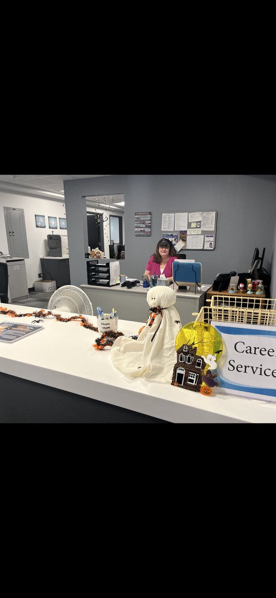 pattyru82's tweet photo. On Thursday, Oct. 27 at 10:23 a.m. I said hello to Cathi who works at the career services office which is located in Kreiling Hall, room 101. Kreiling Hall is is not too far from the water tower. #ENG170 https://t.co/7Q05HkWzhv
