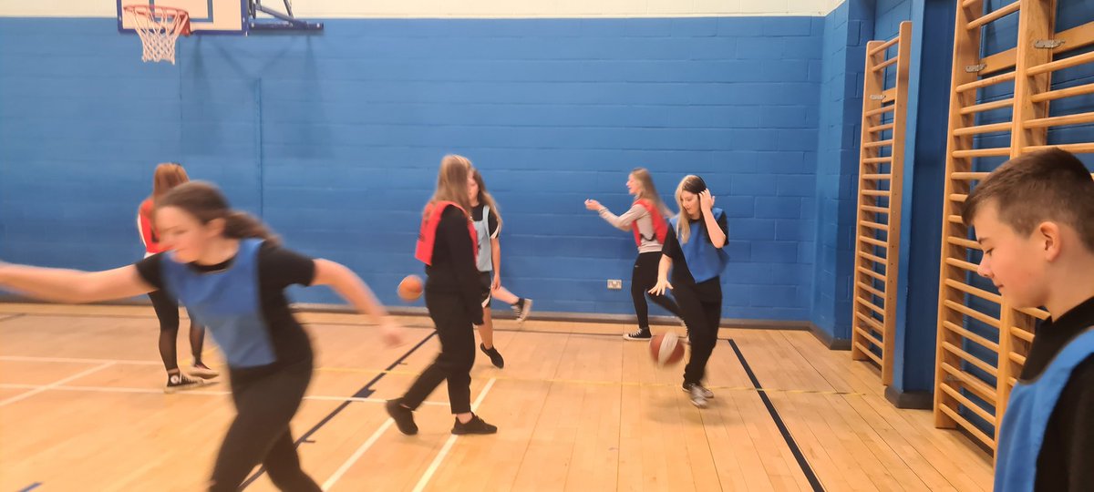TEAMPEGW's tweet photo. Miss Evans' s2 were showing leadership & creativity in basketball by designing their own team warm up today,good job team @Greenwood_Acad #responsibile #teamwork #skilldevelopment #SAoLs https://t.co/GWBVKB8Hjp