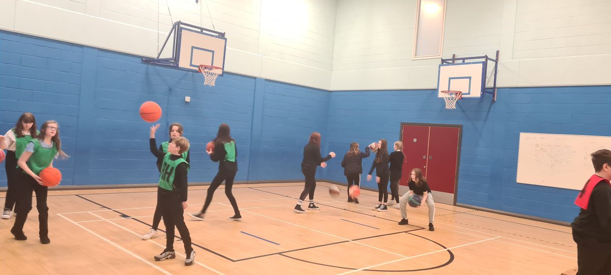 TEAMPEGW's tweet photo. Miss Evans' s2 were showing leadership & creativity in basketball by designing their own team warm up today,good job team @Greenwood_Acad #responsibile #teamwork #skilldevelopment #SAoLs https://t.co/GWBVKB8Hjp