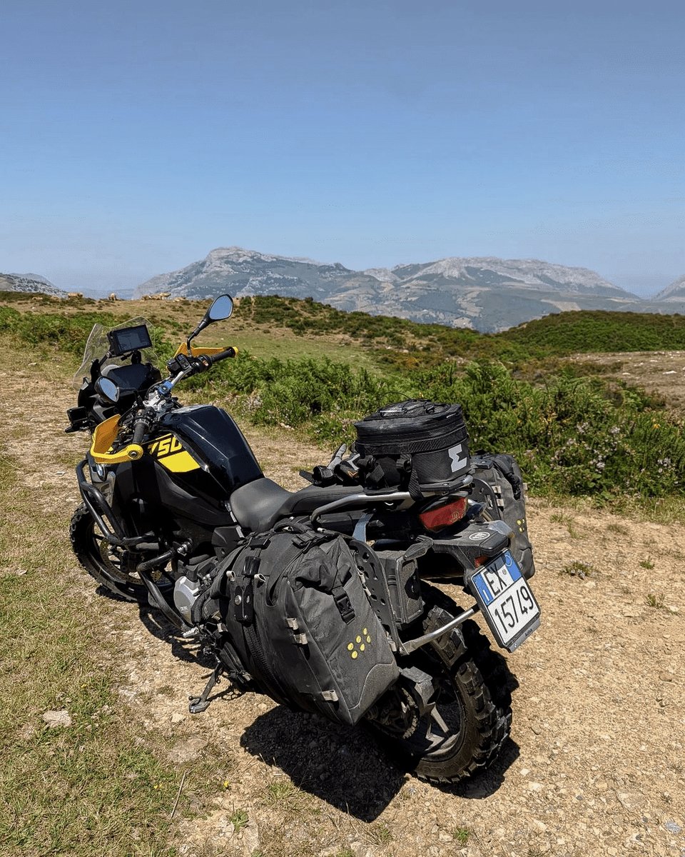 steelcore_inc's tweet image. Riding safe means riding smart. Stay focus on the road and keep your valuables in place with Steelcore!

photo by: @river_song_the_f750gs 

 #steelcore #steelcoresecuritystrap #securitystrap #loveitlockit #theftresistant #roadtrip #motorcycles #motorcycle #ride