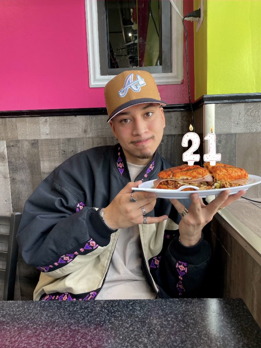 Santea__'s tweet photo. Birthday torta 🤤 https://t.co/GWxjEJdVjN