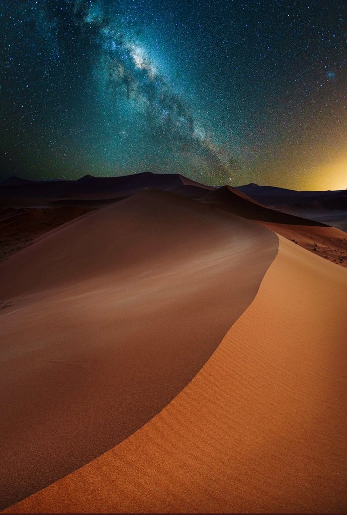 garyshaffer206's tweet photo. Milky Way over the Sahara Desert    💙🧡 https://t.co/462Y8liaIA