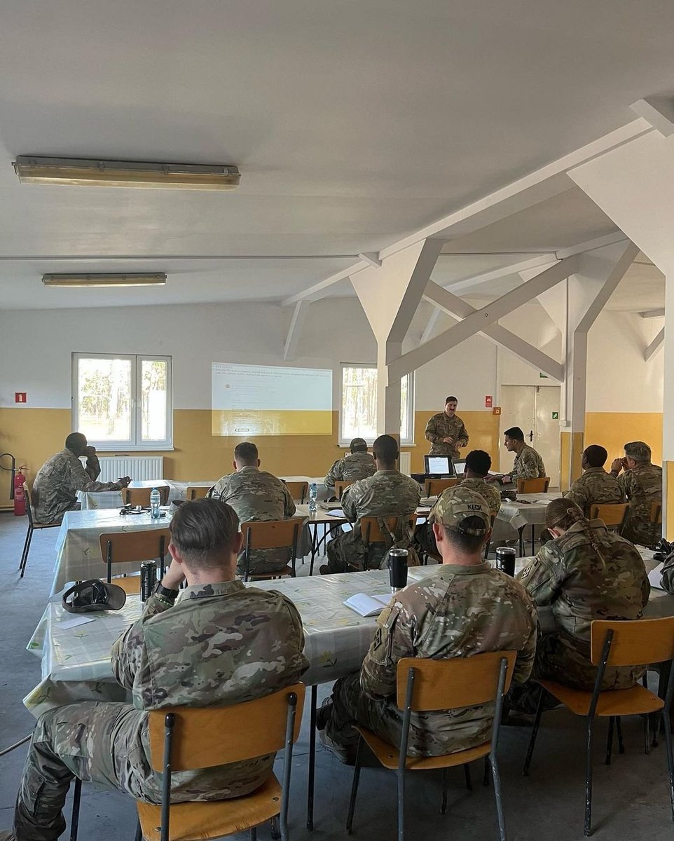 NotesFromNak's tweet image. I was fortunate enough to share a room with 4-10 CAV&apos;s 92Y&apos;s &amp;amp; XOs teaching a class on CIF reconciliation processes at Fort Carson and how to get in compliance IAW CSDP 😎🤟🏼🇺🇲 #588thBEB #BanditCo #TaskMasters