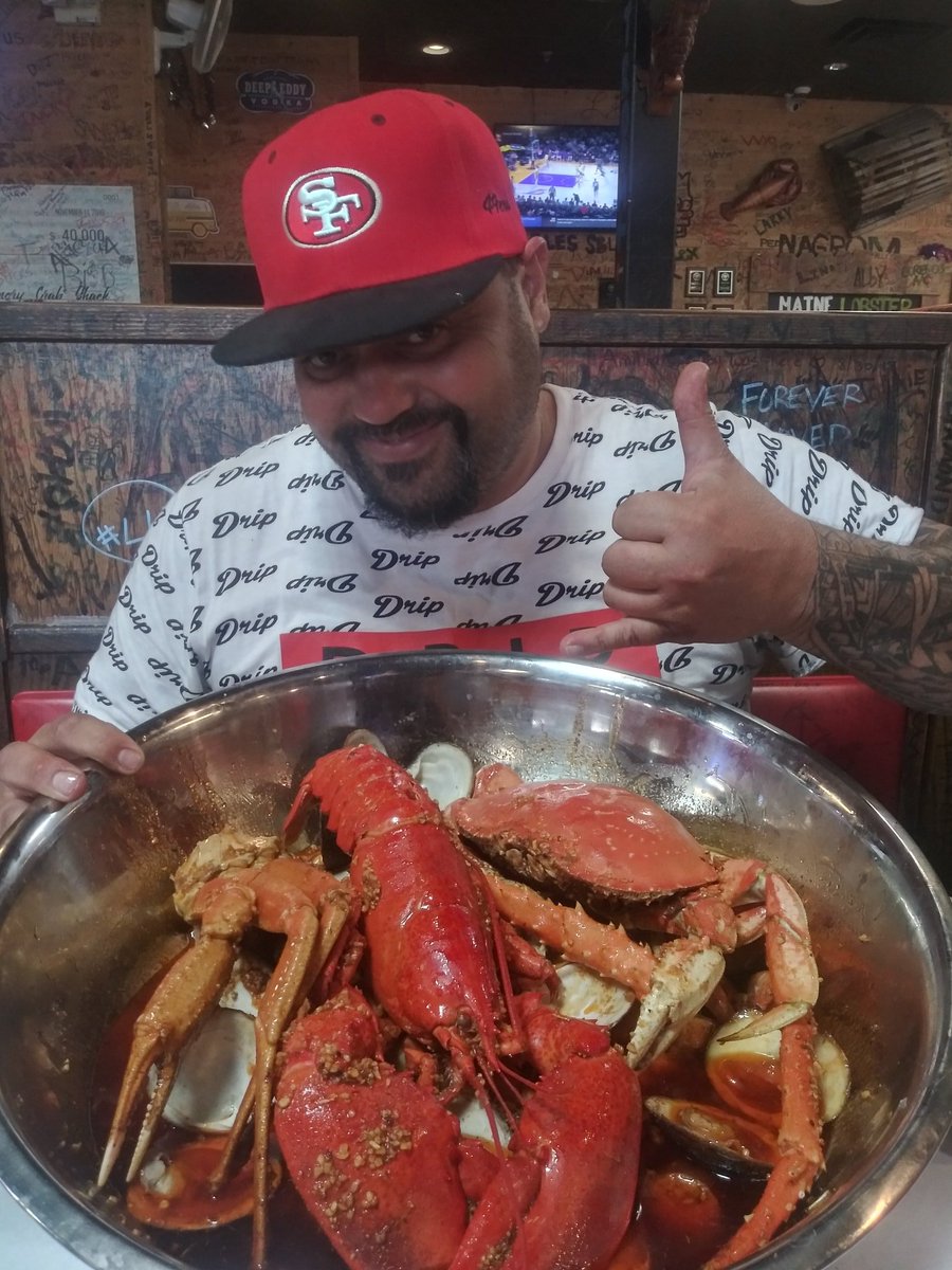 FlyN_Hawaiian14's tweet photo. The 2nd Lobster they brought me out did me in π€£π€£. Got my seafood fix for a couple weeks π€π₯ #angrycrab #GlendaleAZ https://t.co/SDdyUlo1MP