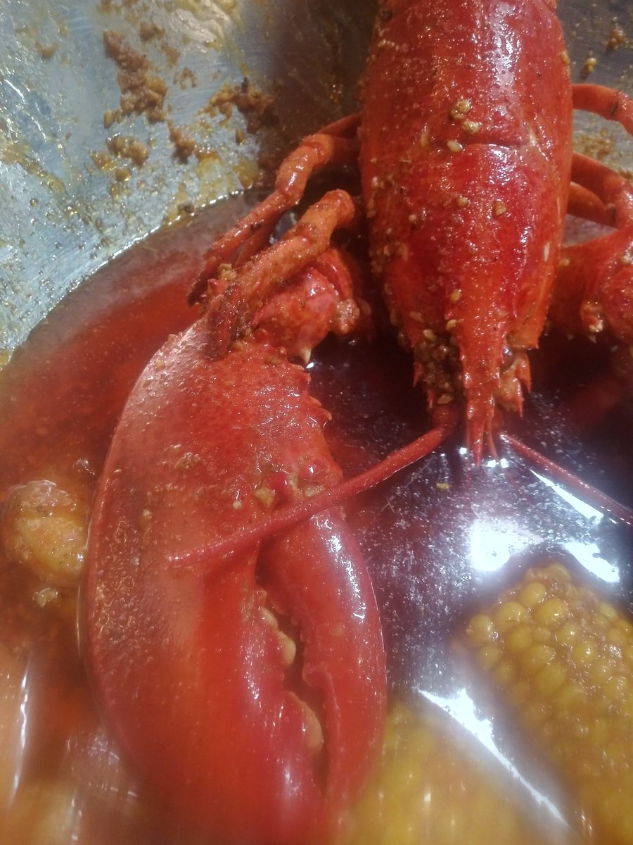 FlyN_Hawaiian14's tweet photo. The 2nd Lobster they brought me out did me in π€£π€£. Got my seafood fix for a couple weeks π€π₯ #angrycrab #GlendaleAZ https://t.co/SDdyUlo1MP