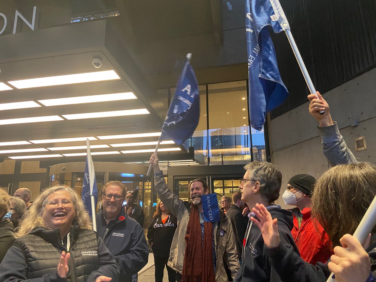 AMAPCEO's tweet image. AMAPCEO at the @osbcucscso Parents to the Bargaining Table Emergency Rally! We’re proud to stand with education workers #39Kisnotenough