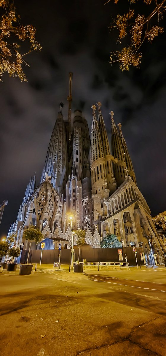 Sagrada Familia by night... #night #photography #nightphotography #architecture #Gaudí #genius #beauty #oustanding #speechless #magicalnight #missyou #lifeisagift