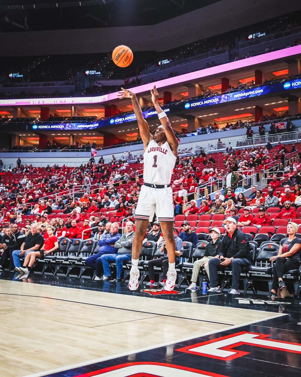 This corner or that corner, doesn't matter to @MichaelToReal0...he's knocking it down! Louisville 30, Chaminade 27 | 3:37 1H #GoCards